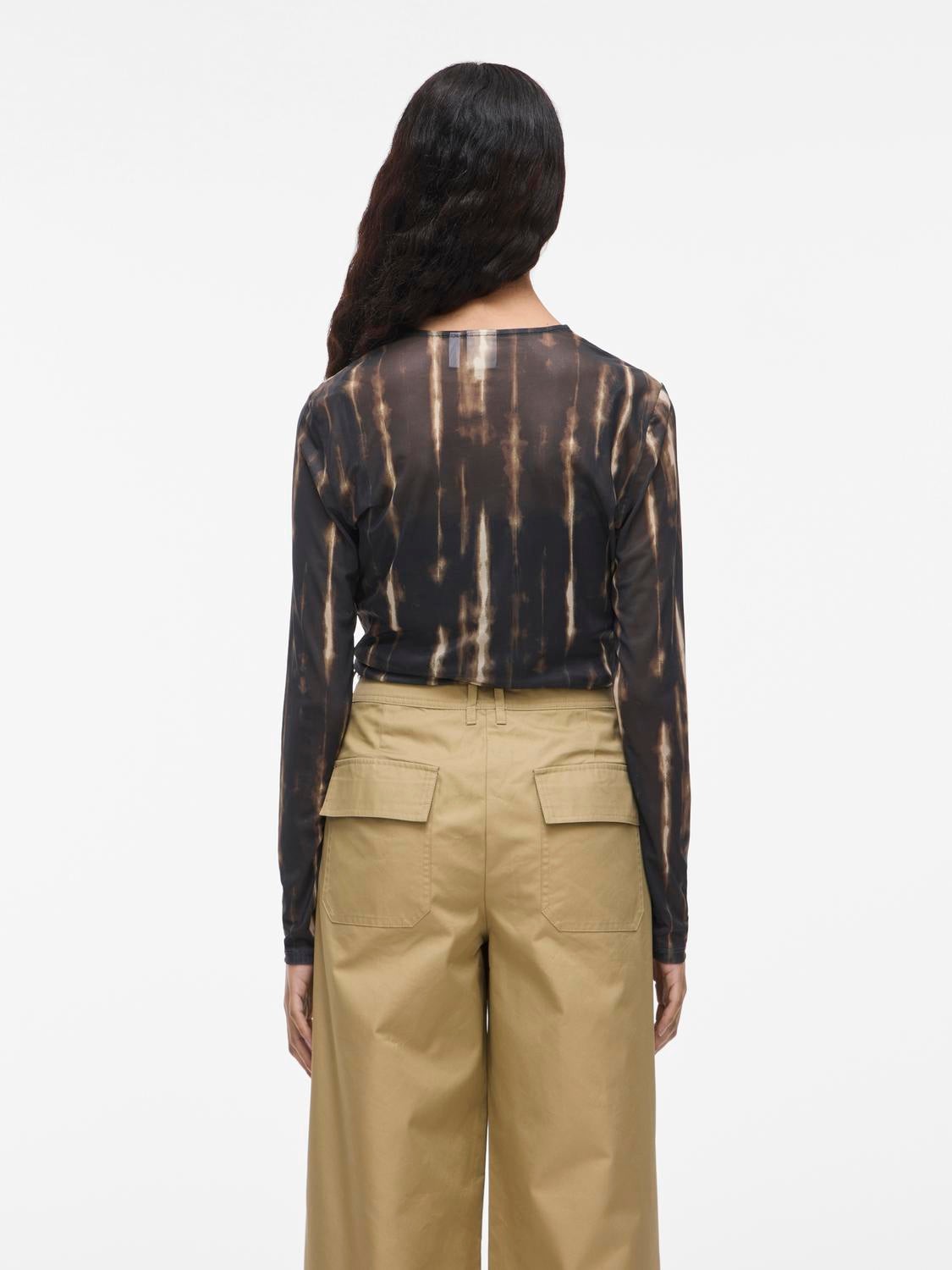 model_shot-back